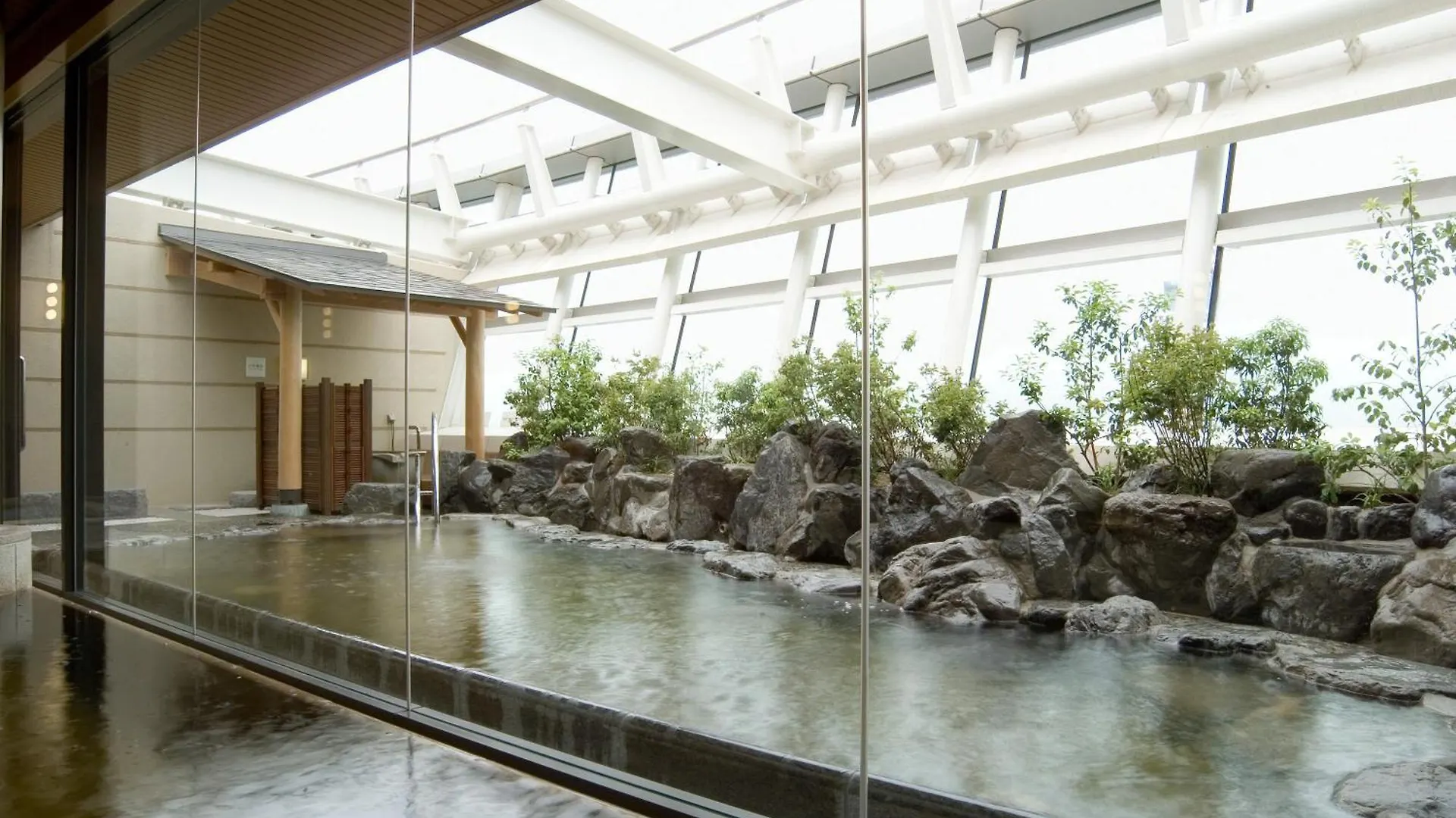 City Plaza Ōsaka 4*,
